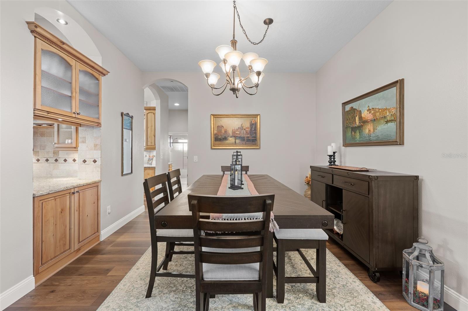 Listing photo id 6 for 23516 Abercorn Lane