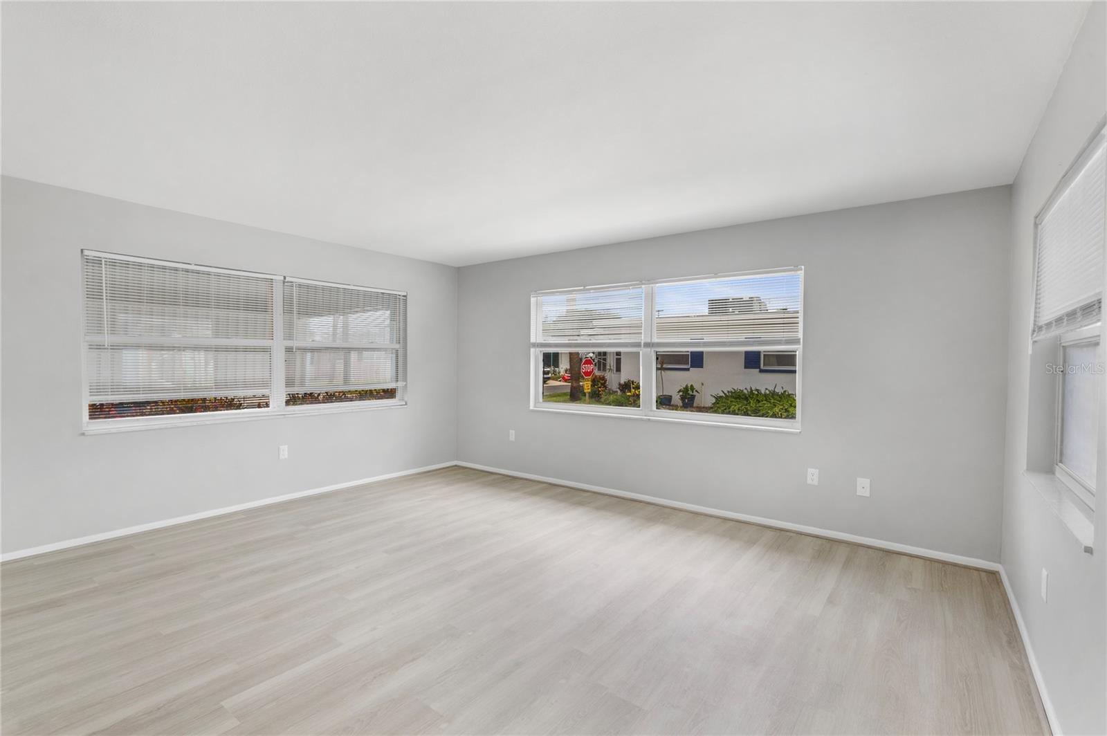 Image 4 of 27 For 250 Rosery Road Nw 323