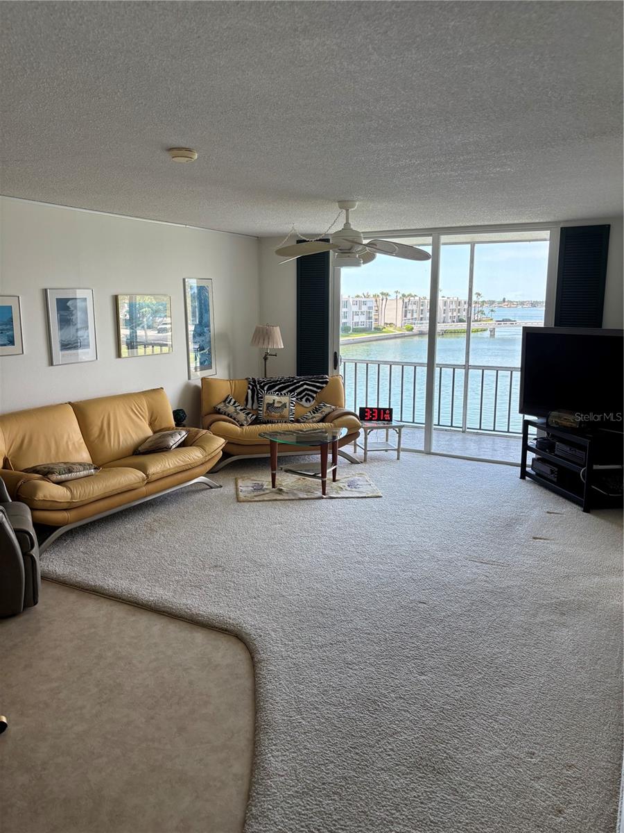 Image 4 of 45 For 7401 Bay Island Drive S 338