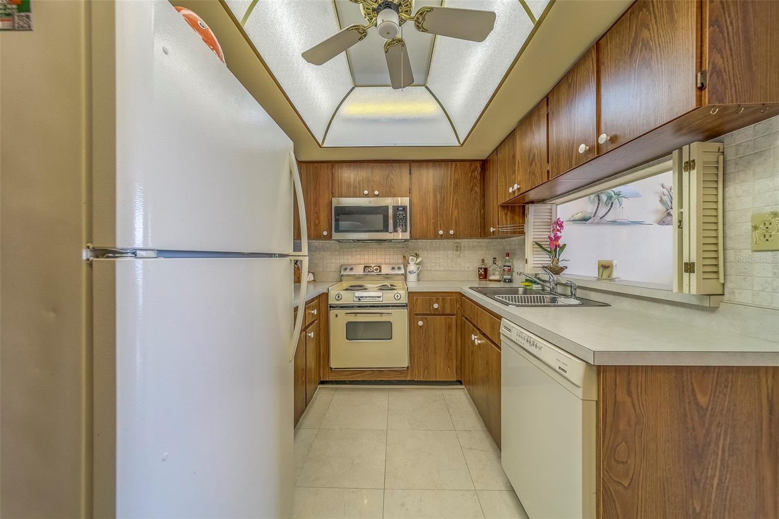 Image 10 of 58 For 400 Island Way 705