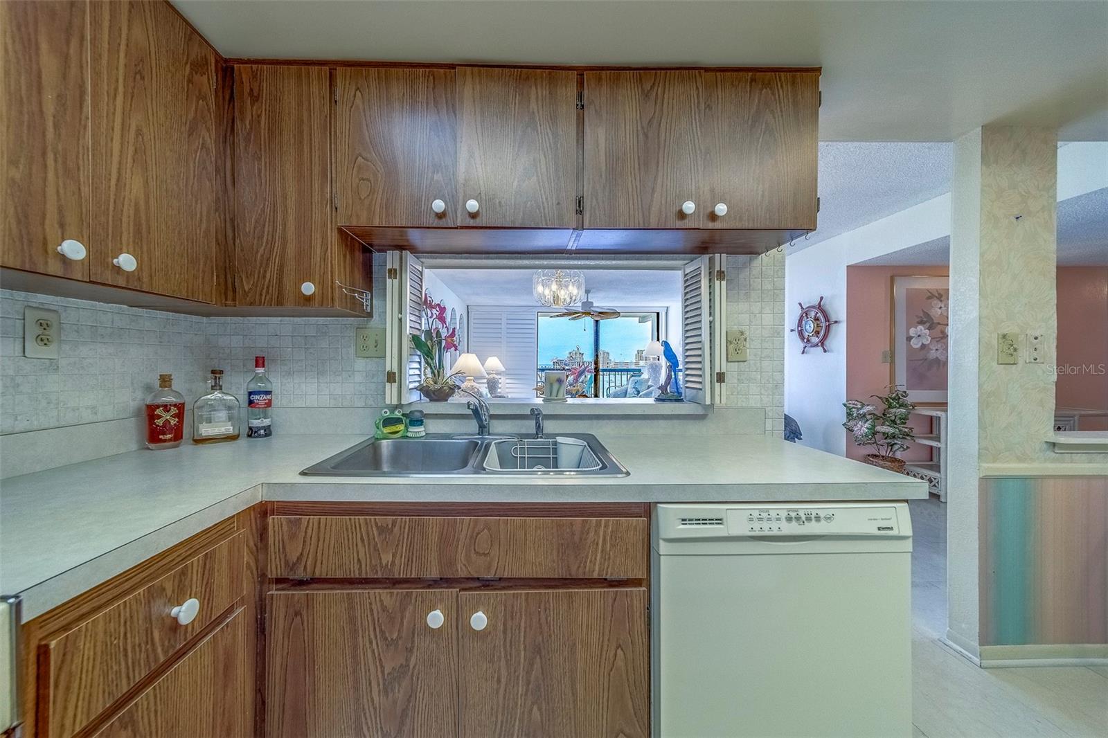 Image 11 of 58 For 400 Island Way 705