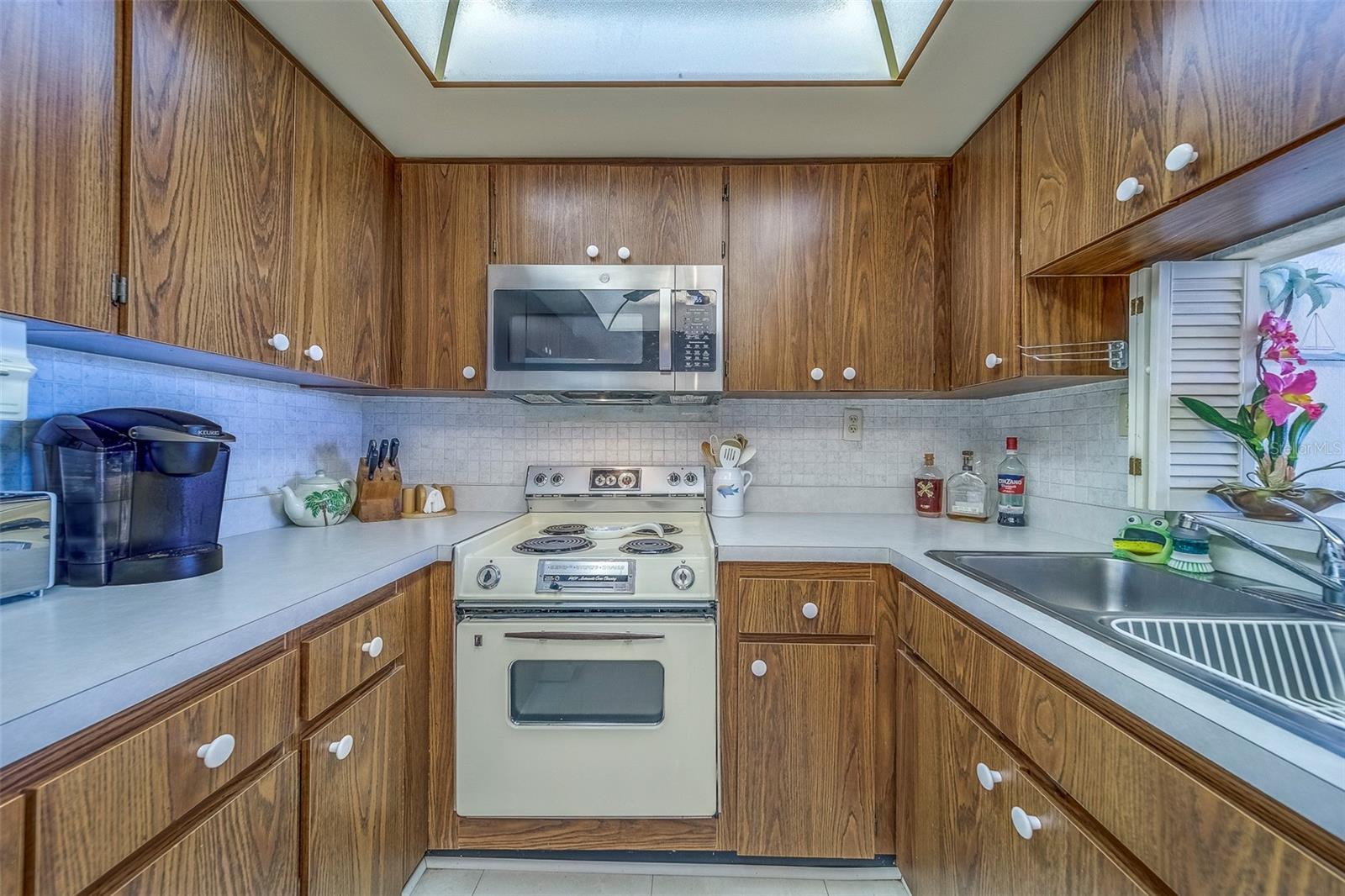 Image 12 of 58 For 400 Island Way 705