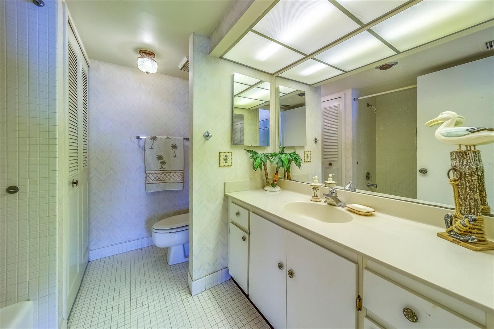 Image 20 of 58 For 400 Island Way 705
