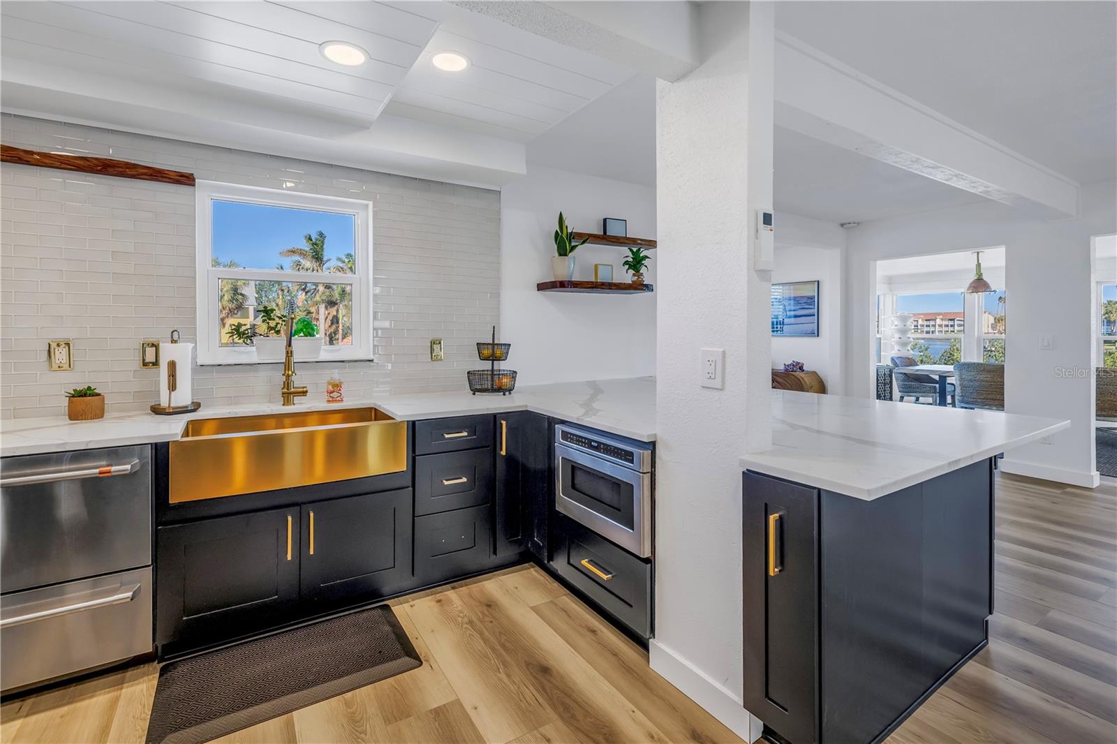 Image 12 of 33 For 12016 Lagoon Ln