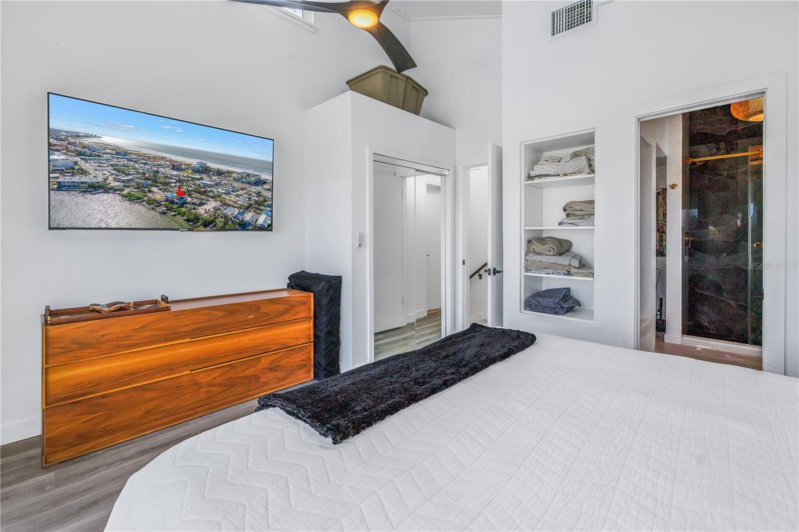 Image 25 of 33 For 12016 Lagoon Ln