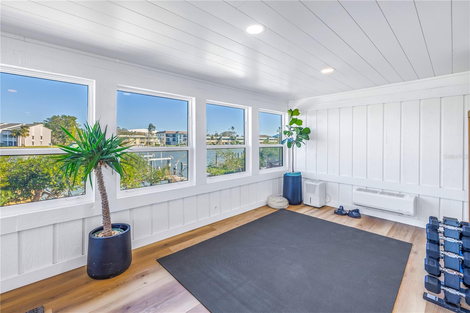 Image 7 of 33 For 12016 Lagoon Ln