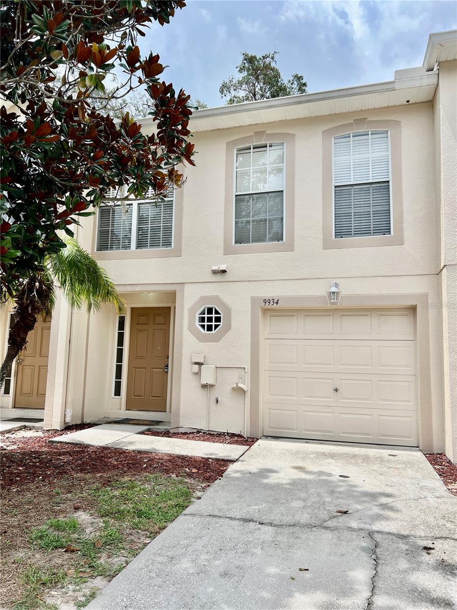 Details for 9934 Ashburn Lake Drive, TAMPA, FL 33610