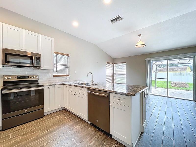 Image 11 of 31 For 2049 Darlington Oak Drive