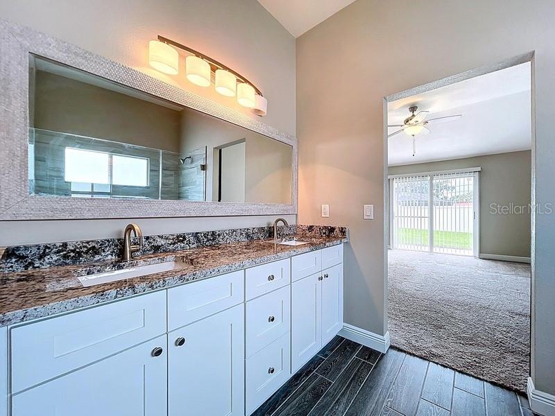 Image 17 of 31 For 2049 Darlington Oak Drive