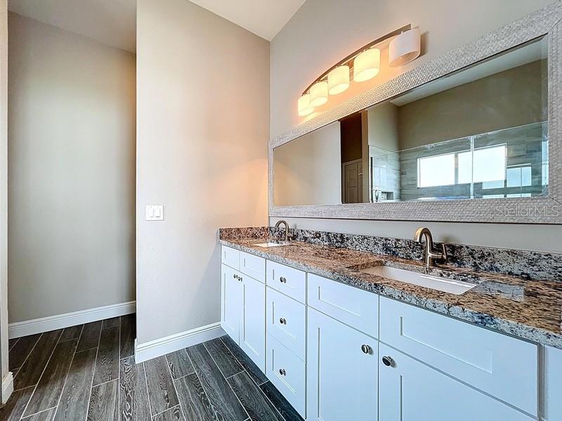 Image 19 of 31 For 2049 Darlington Oak Drive