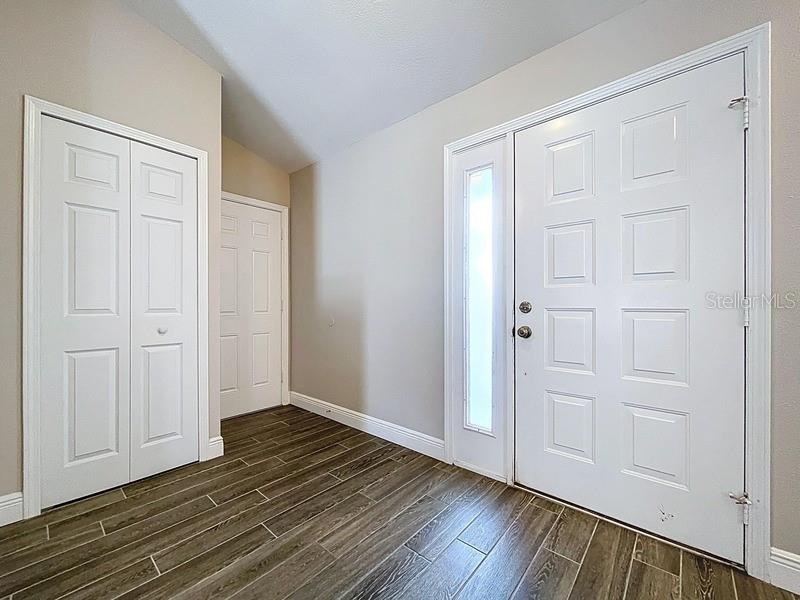 Image 5 of 31 For 2049 Darlington Oak Drive