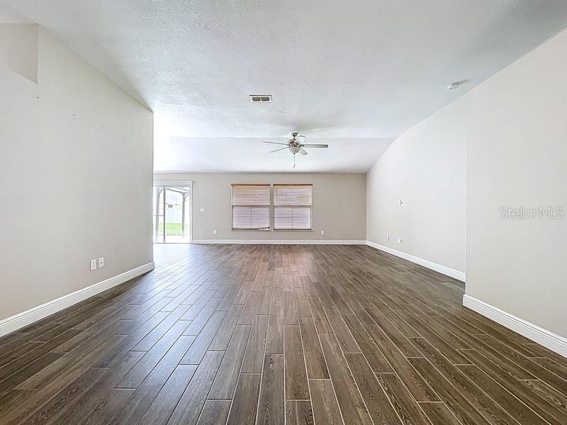 Image 7 of 31 For 2049 Darlington Oak Drive