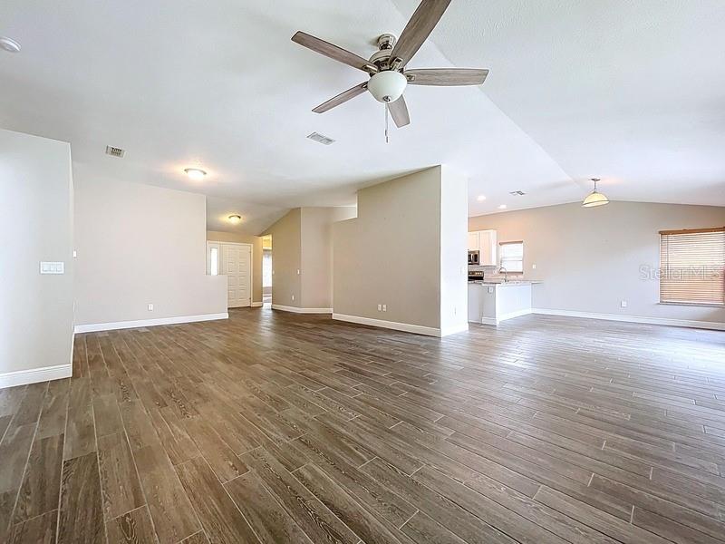 Image 8 of 31 For 2049 Darlington Oak Drive