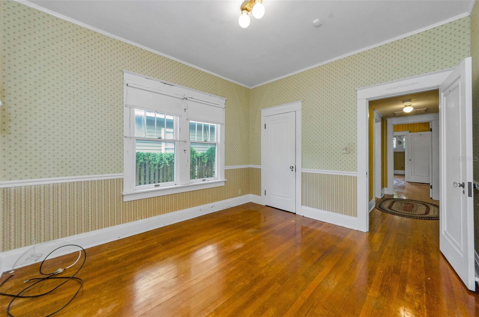 Listing photo id 15 for 3115 Hawthorne Road