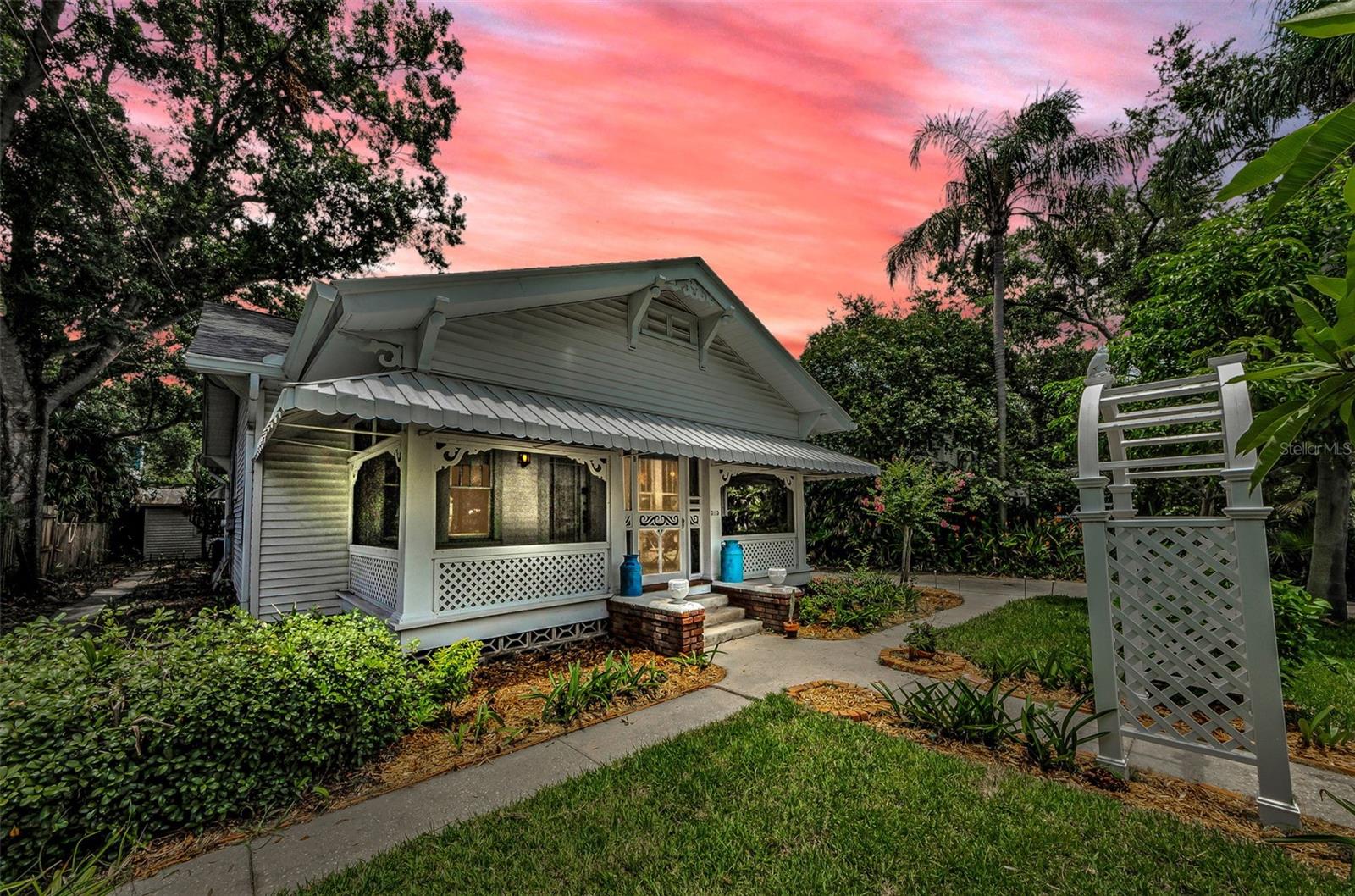 Listing photo id 16 for 3115 Hawthorne Road