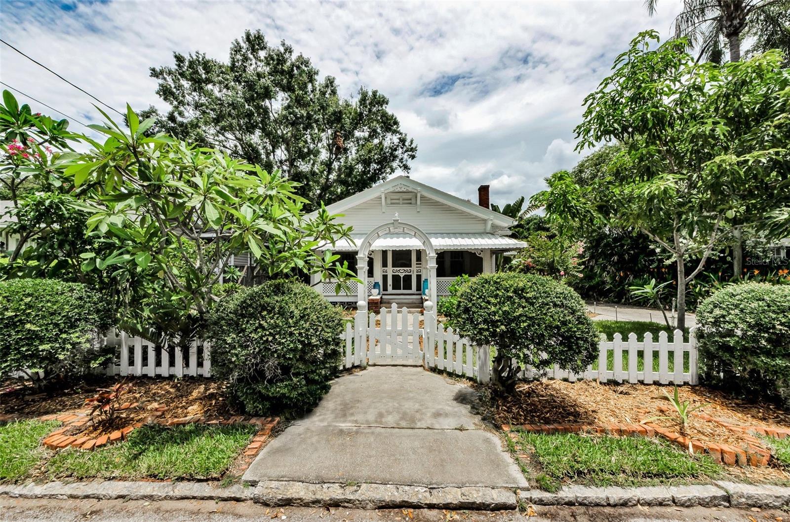 Listing photo id 17 for 3115 Hawthorne Road