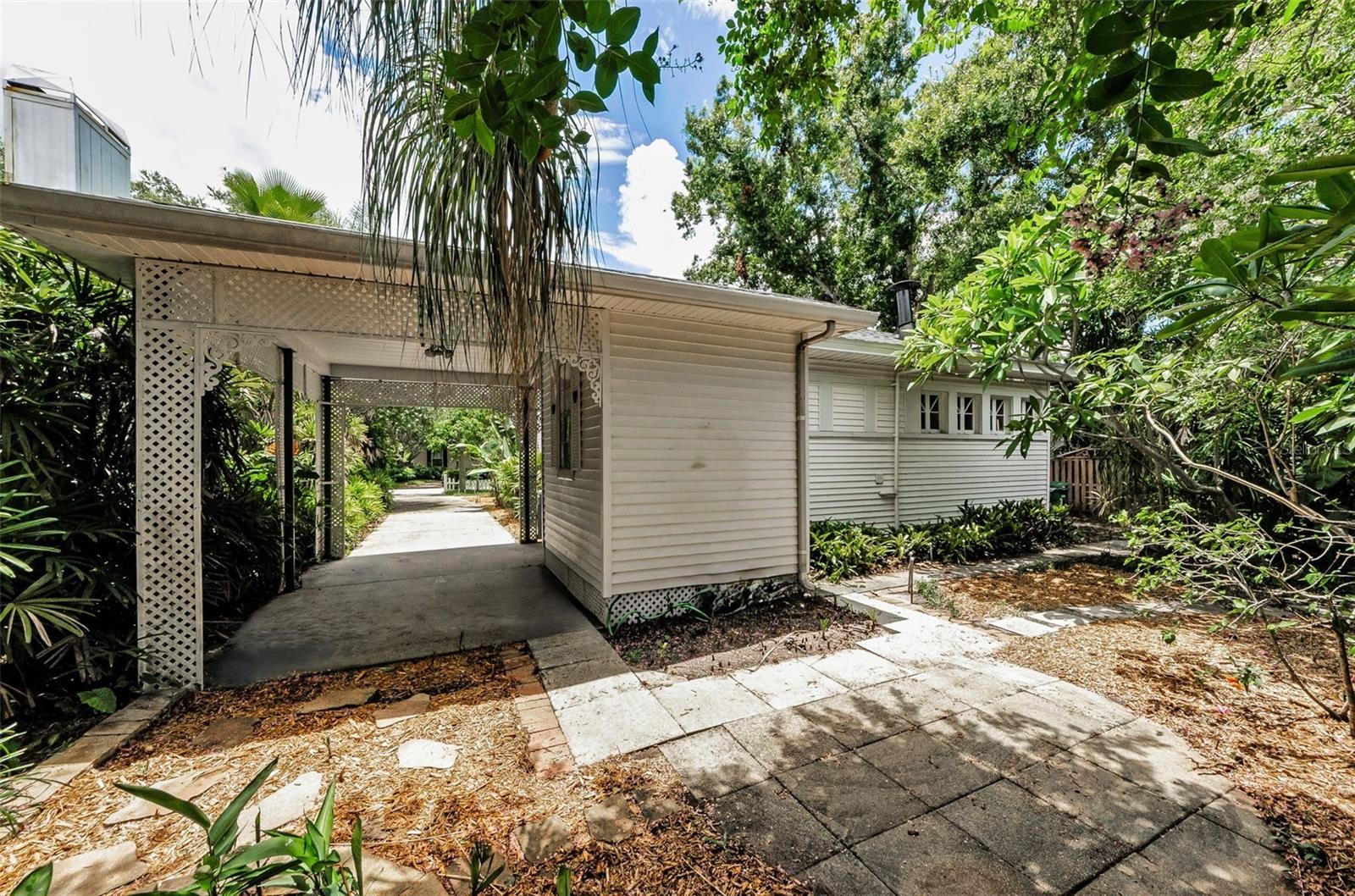 Listing photo id 19 for 3115 Hawthorne Road