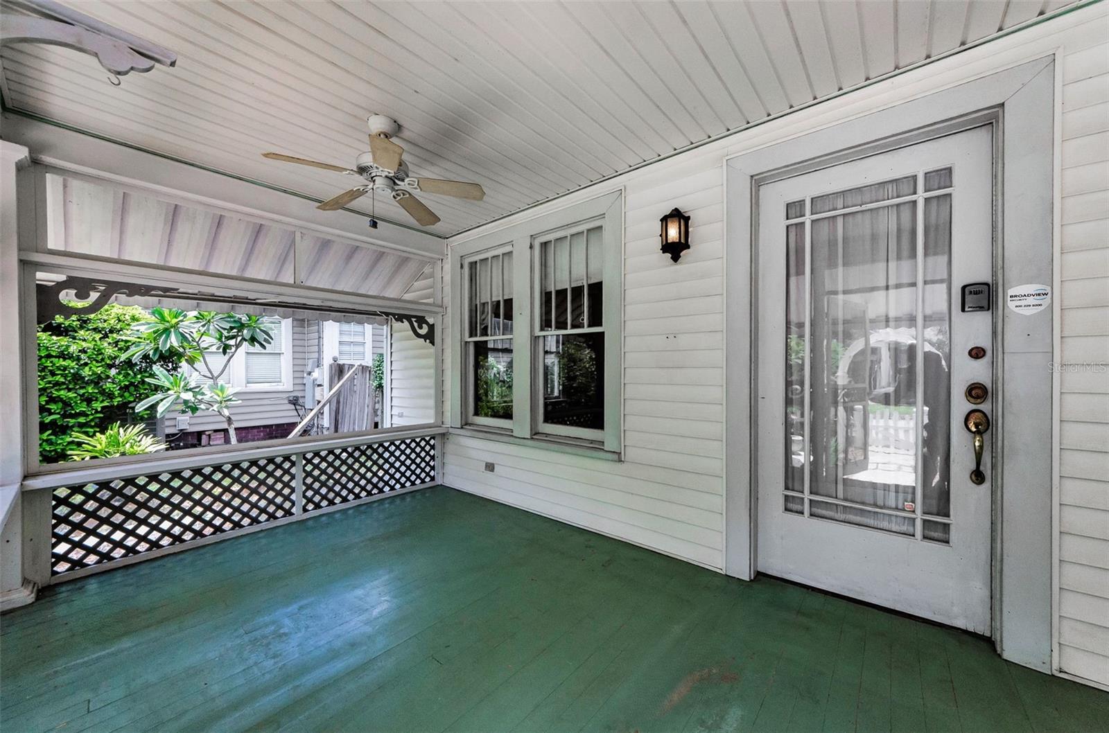 Listing photo id 21 for 3115 Hawthorne Road
