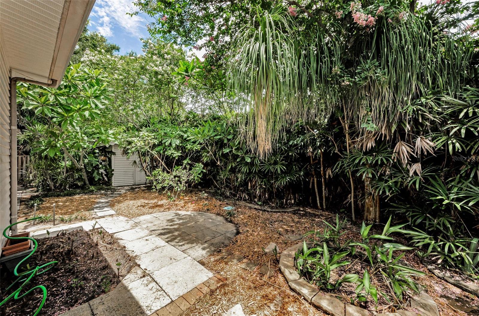 Listing photo id 22 for 3115 Hawthorne Road