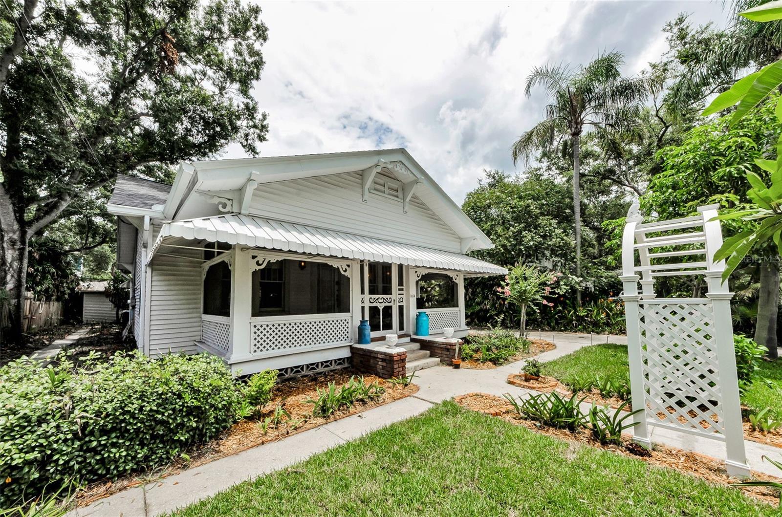Listing photo id 27 for 3115 Hawthorne Road