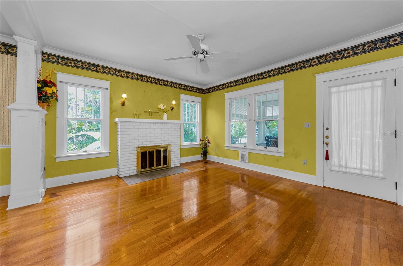 Listing photo id 29 for 3115 Hawthorne Road