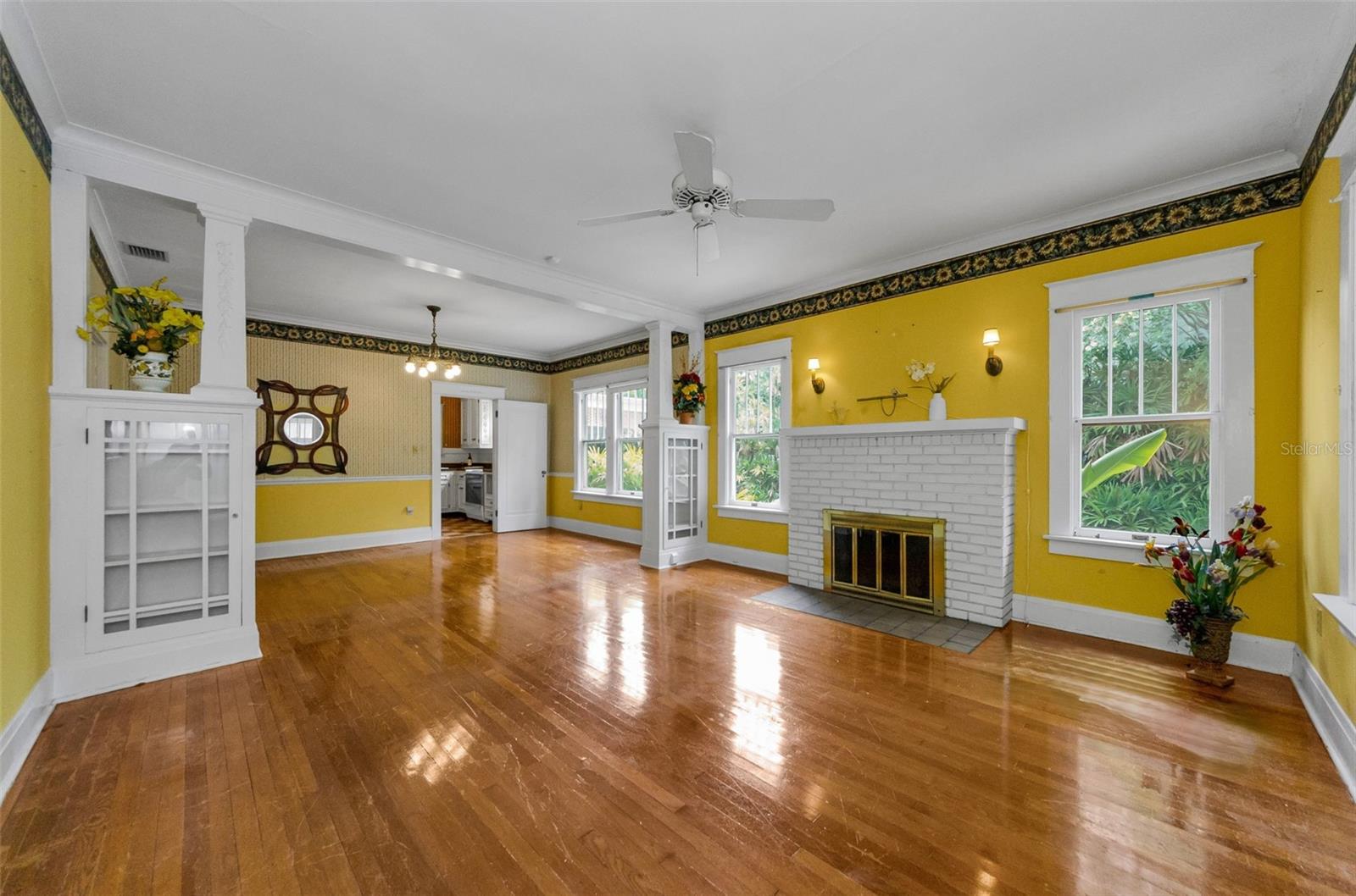 Listing photo id 31 for 3115 Hawthorne Road