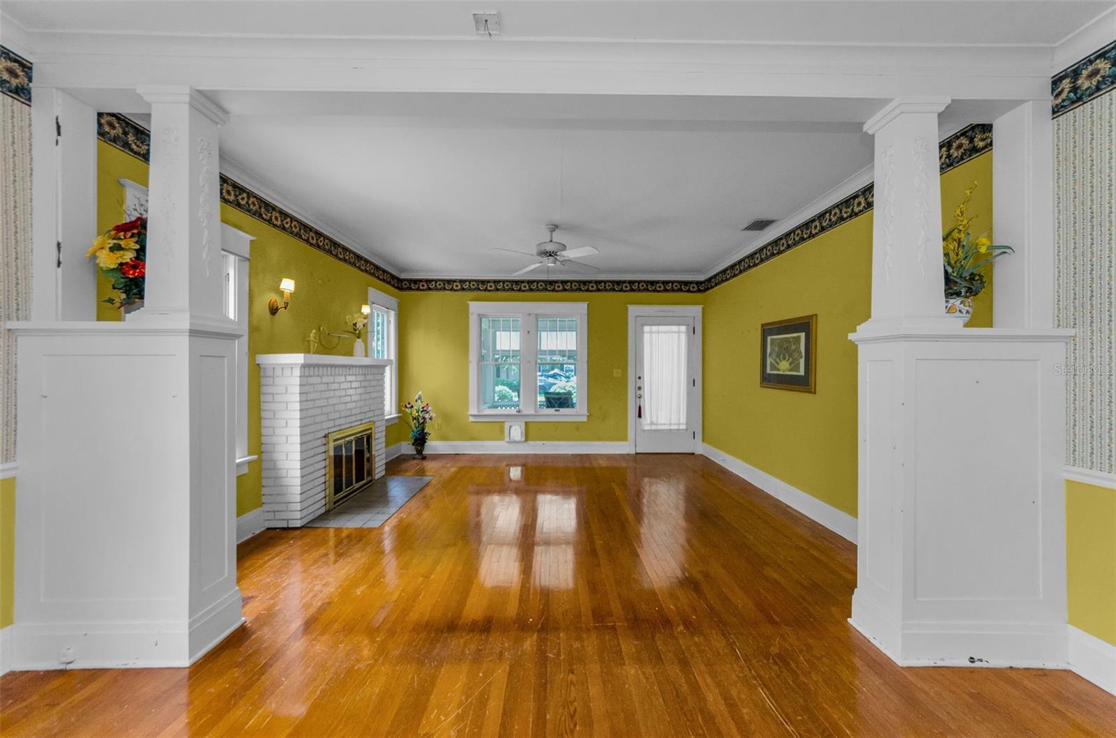Listing photo id 32 for 3115 Hawthorne Road