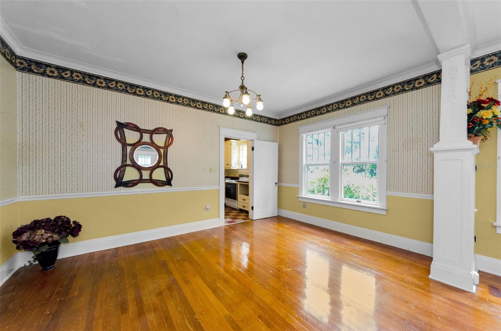 Listing photo id 33 for 3115 Hawthorne Road