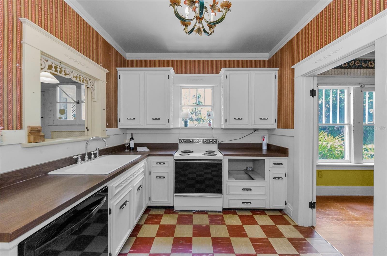 Listing photo id 34 for 3115 Hawthorne Road
