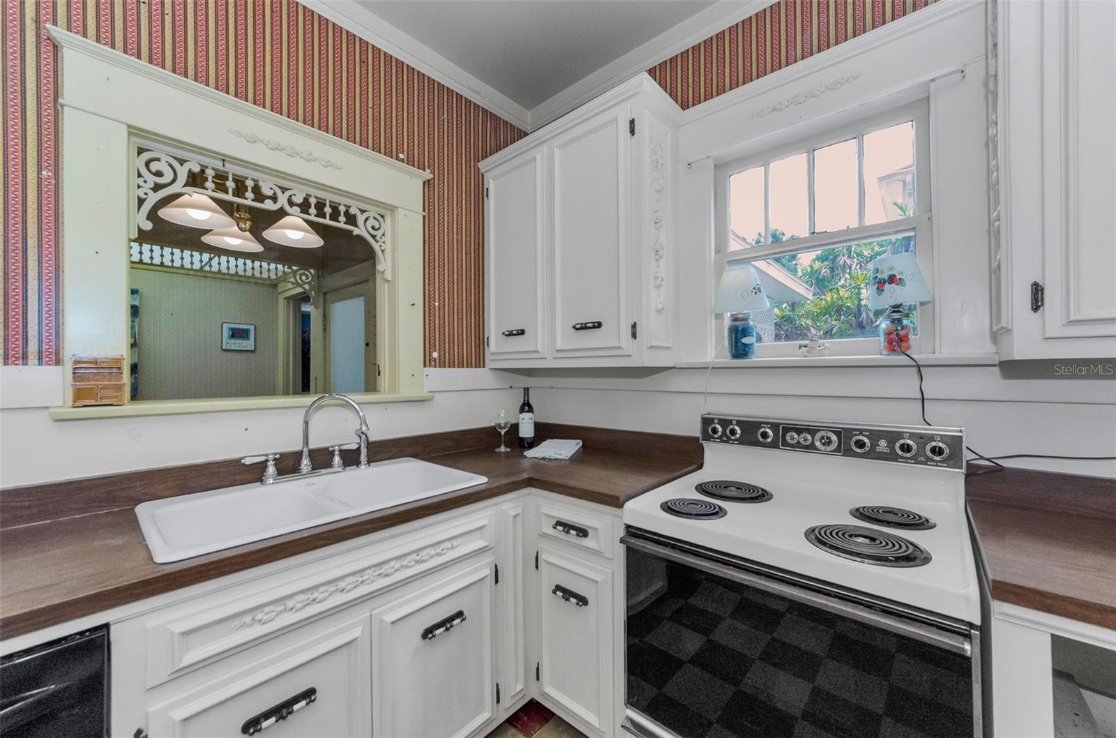 Listing photo id 35 for 3115 Hawthorne Road