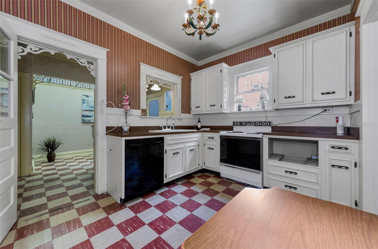 Listing photo id 37 for 3115 Hawthorne Road