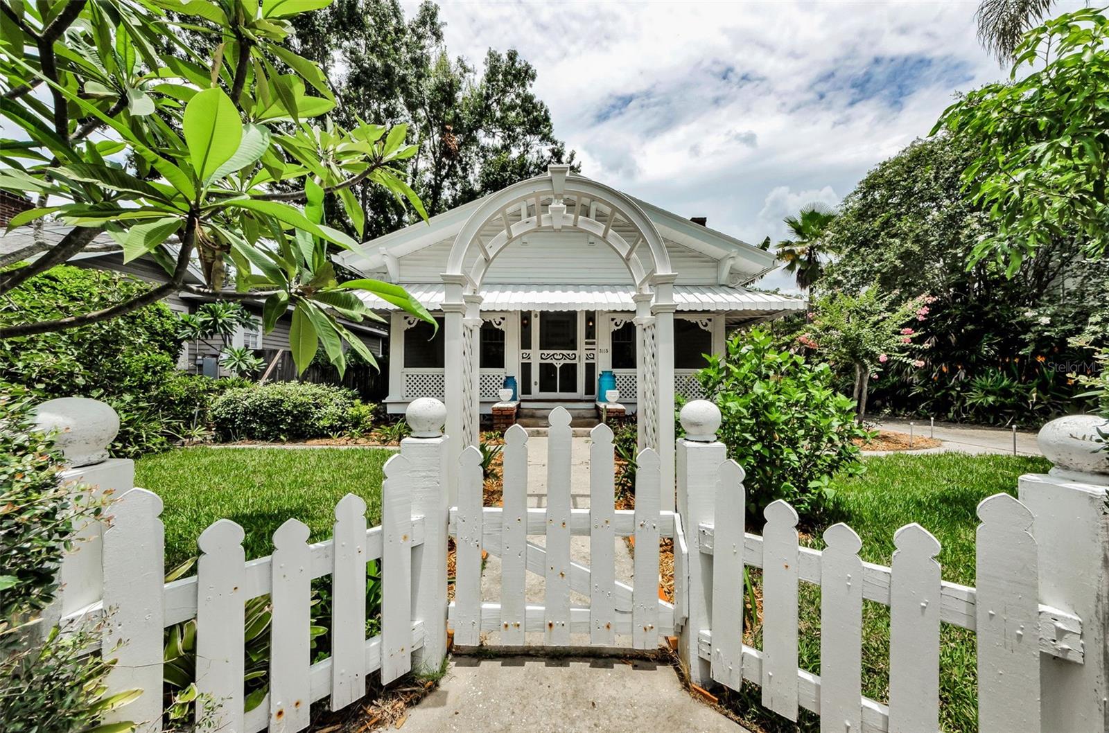 Listing photo id 2 for 3115 Hawthorne Road