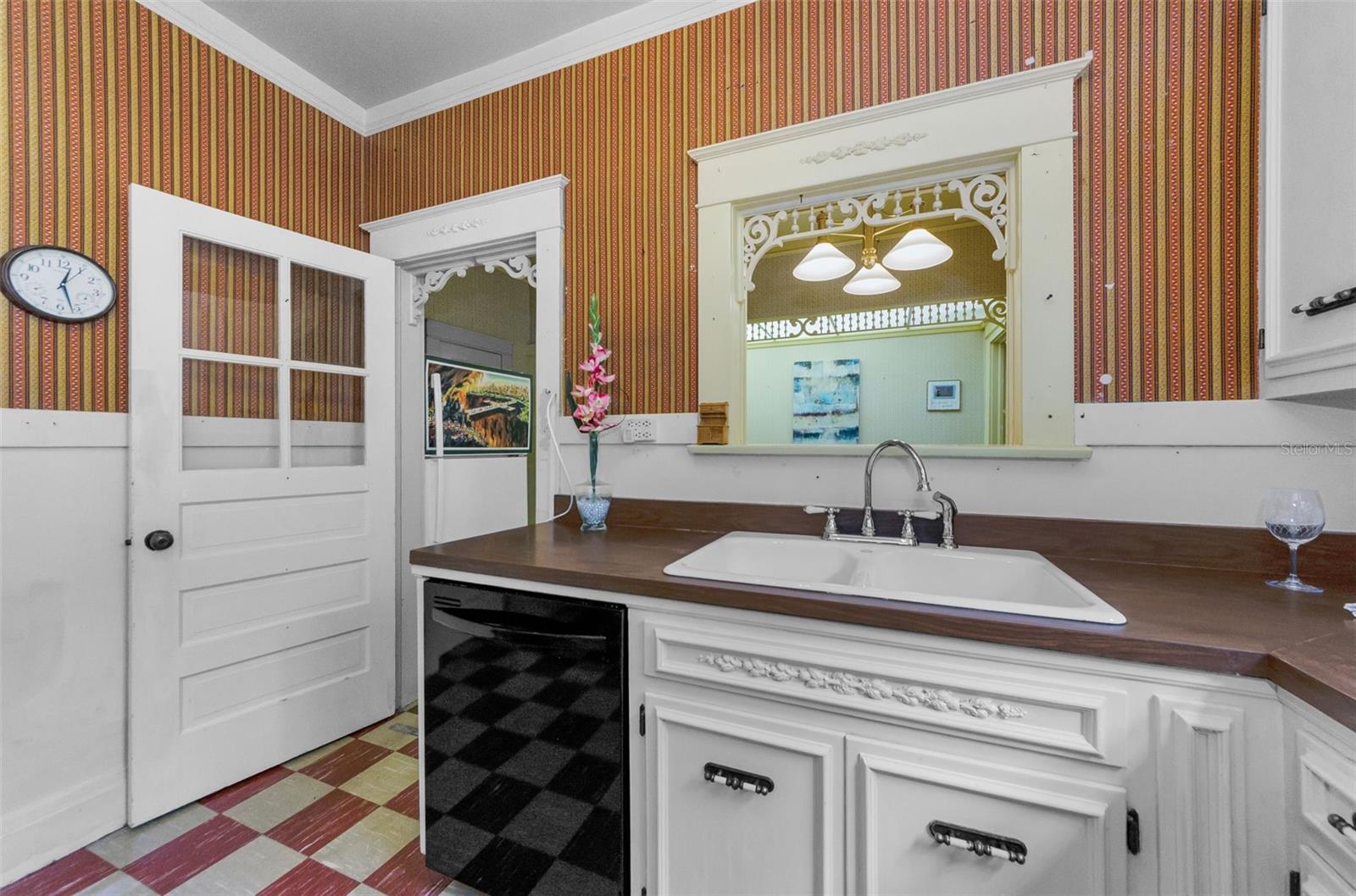 Listing photo id 38 for 3115 Hawthorne Road
