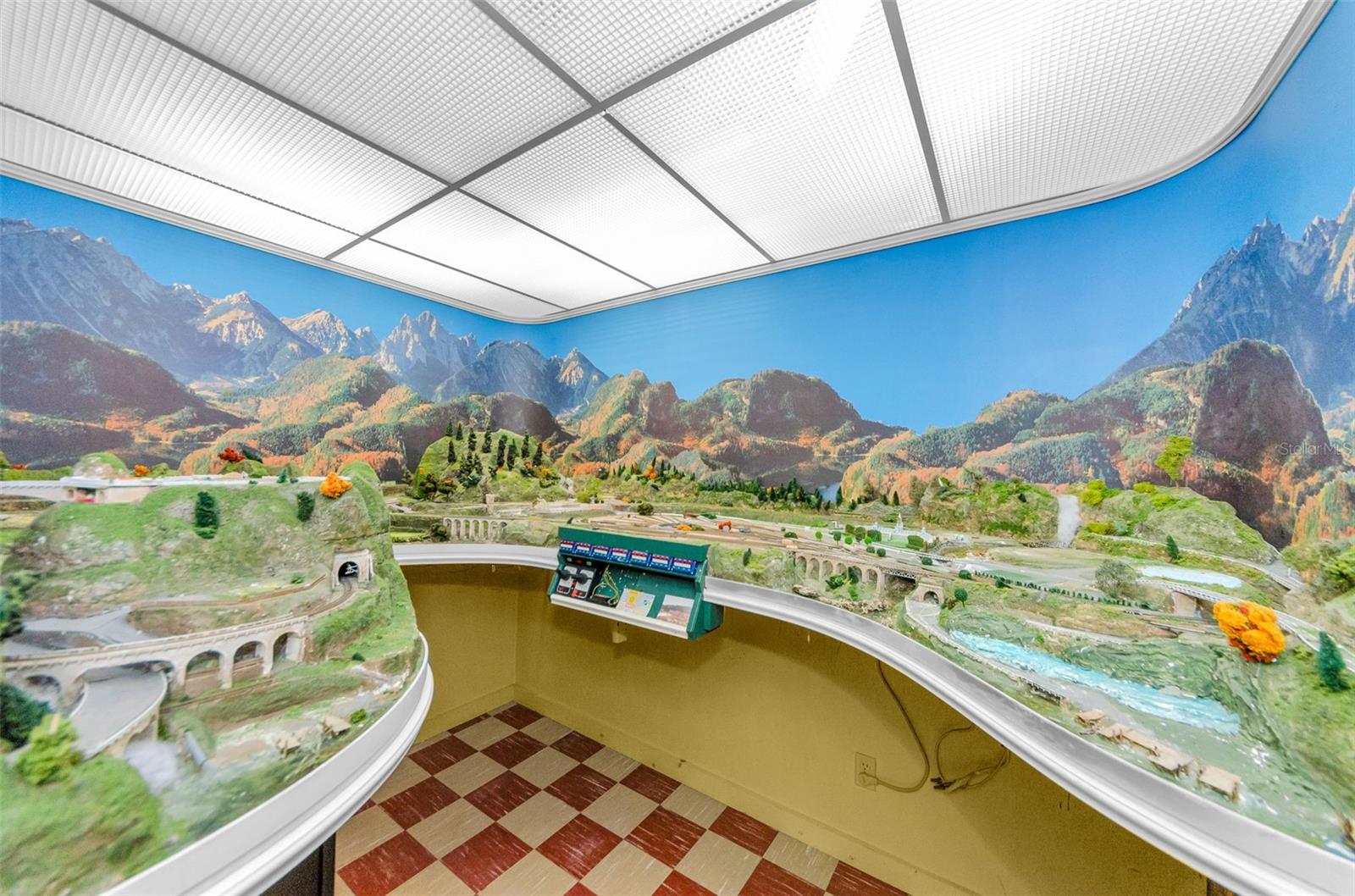 Listing photo id 41 for 3115 Hawthorne Road