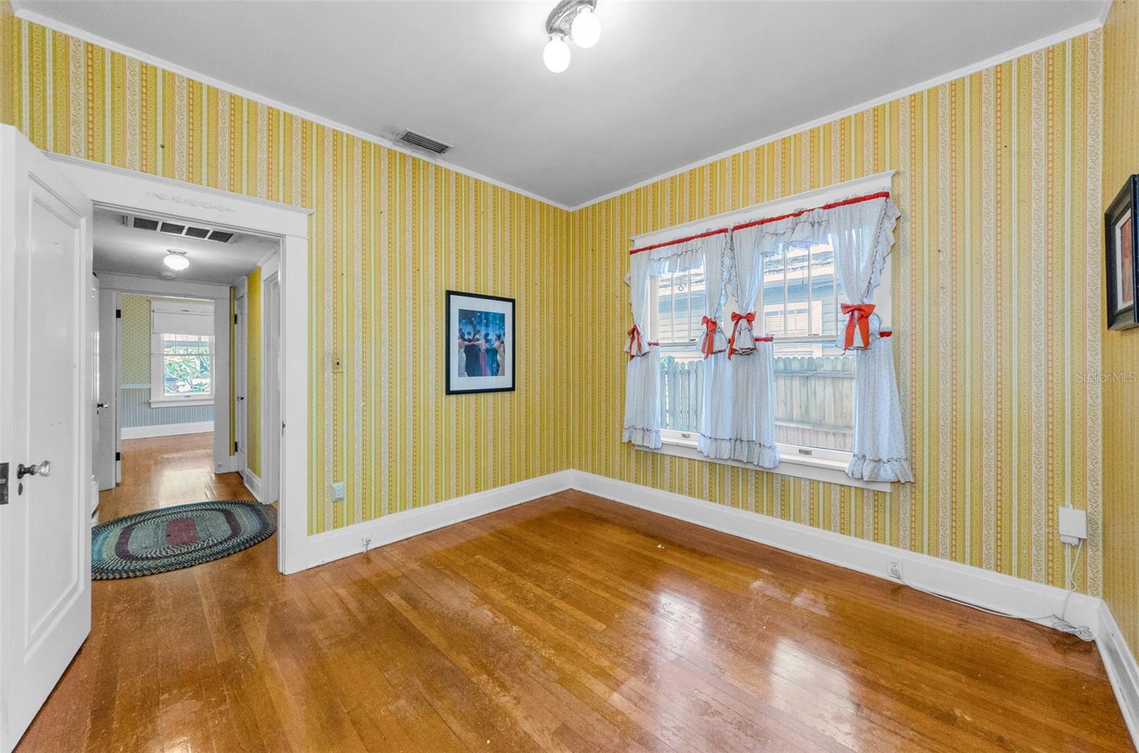 Listing photo id 43 for 3115 Hawthorne Road