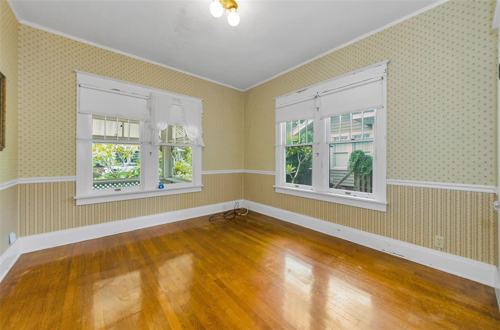 Listing photo id 45 for 3115 Hawthorne Road