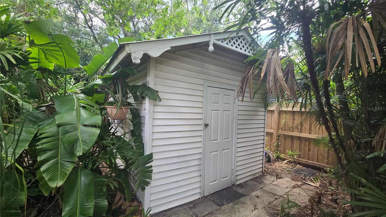 Listing photo id 47 for 3115 Hawthorne Road