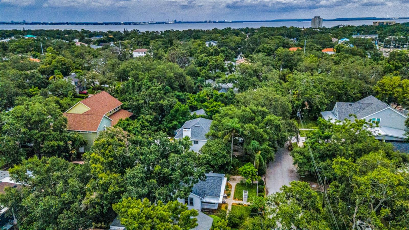Listing photo id 49 for 3115 Hawthorne Road