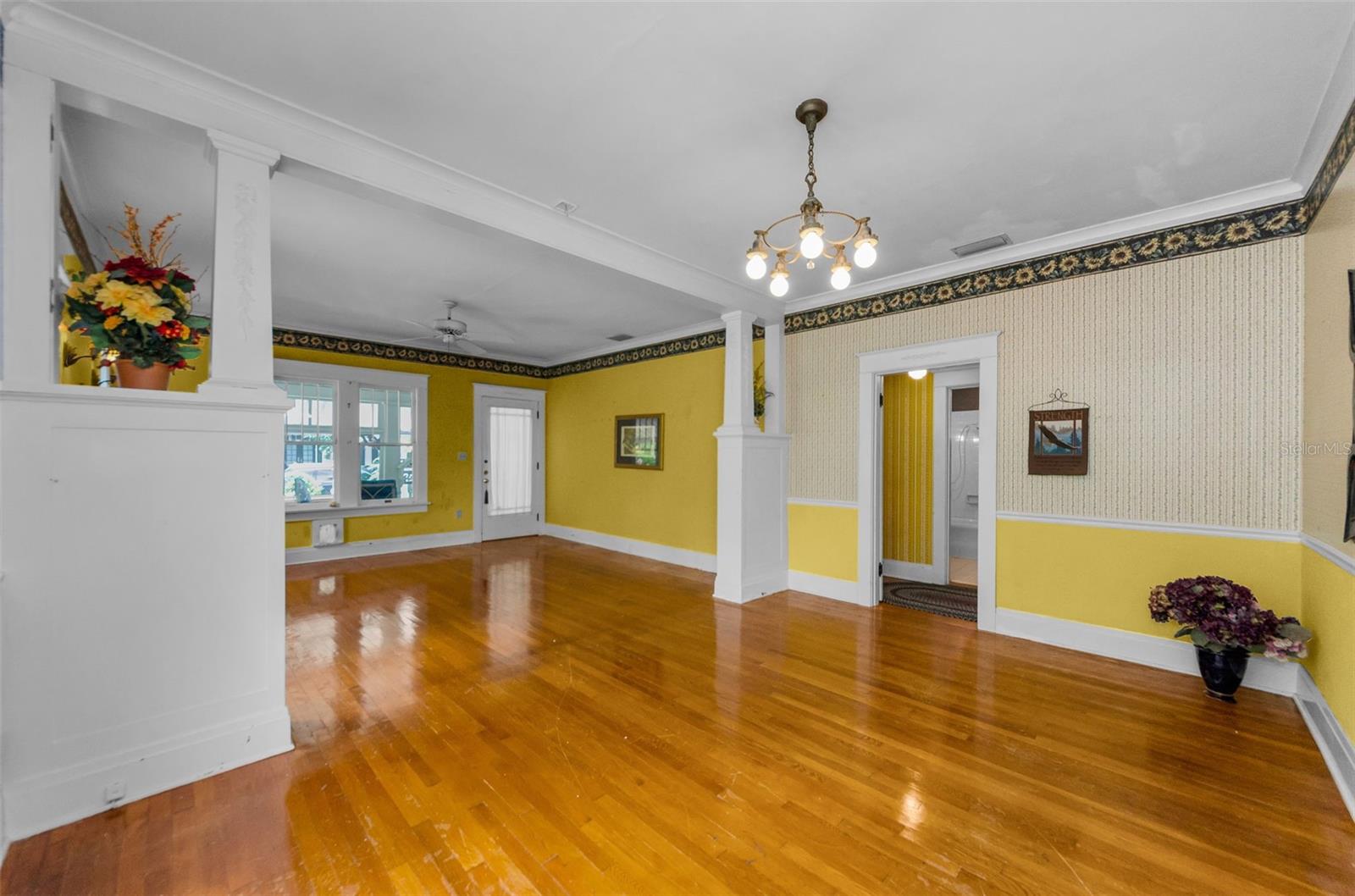 Listing photo id 6 for 3115 Hawthorne Road