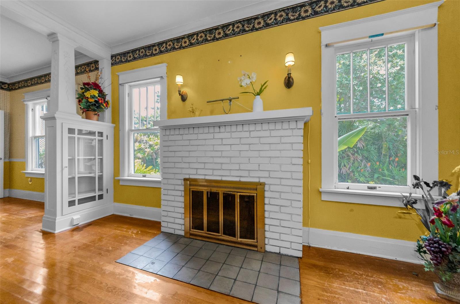 Listing photo id 7 for 3115 Hawthorne Road