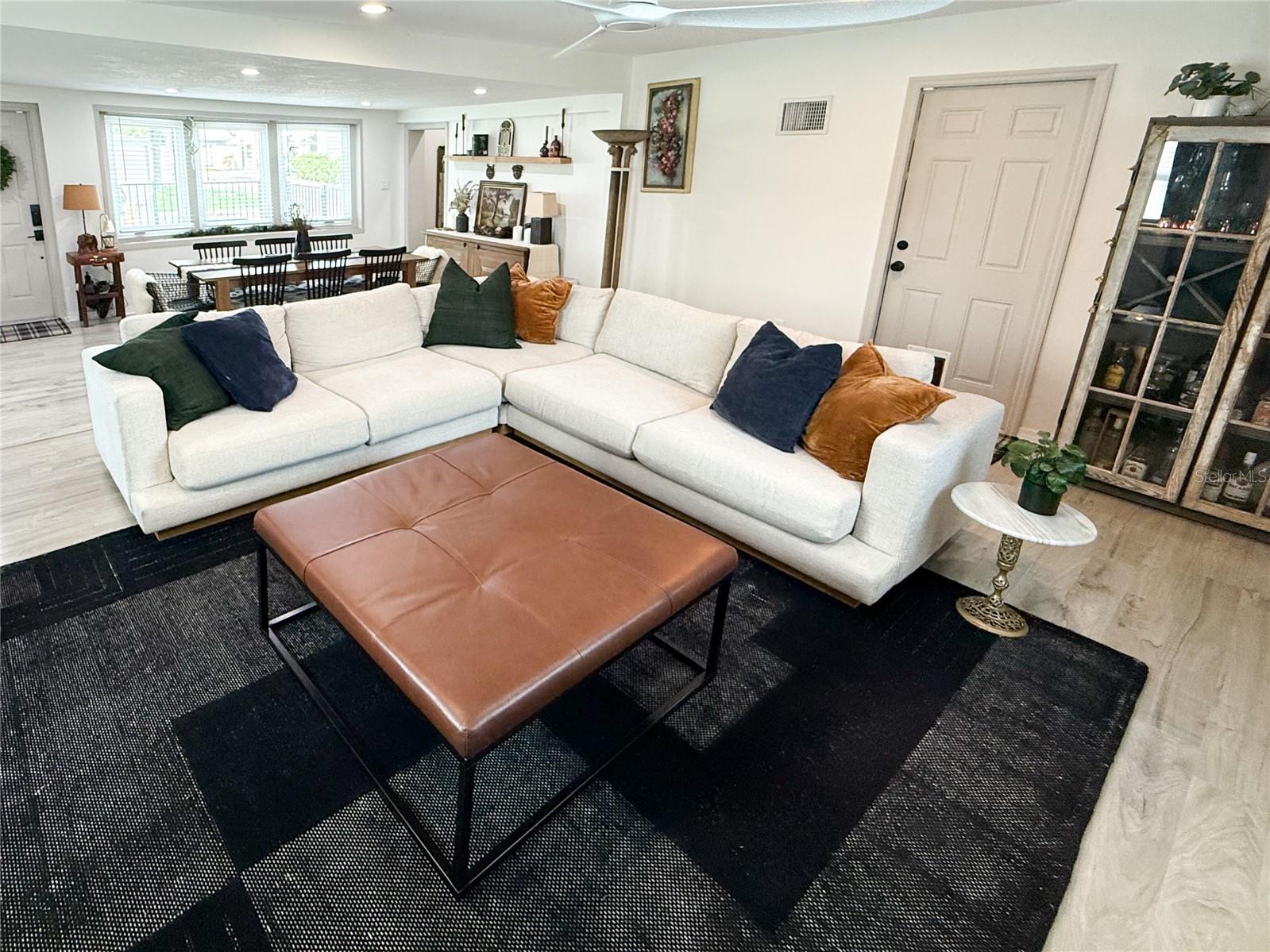 Listing photo id 12 for 5039 Dr Martin Luther King Jr Street N