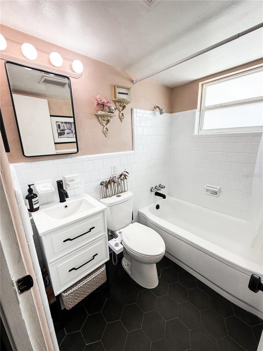 Listing photo id 17 for 5039 Dr Martin Luther King Jr Street N