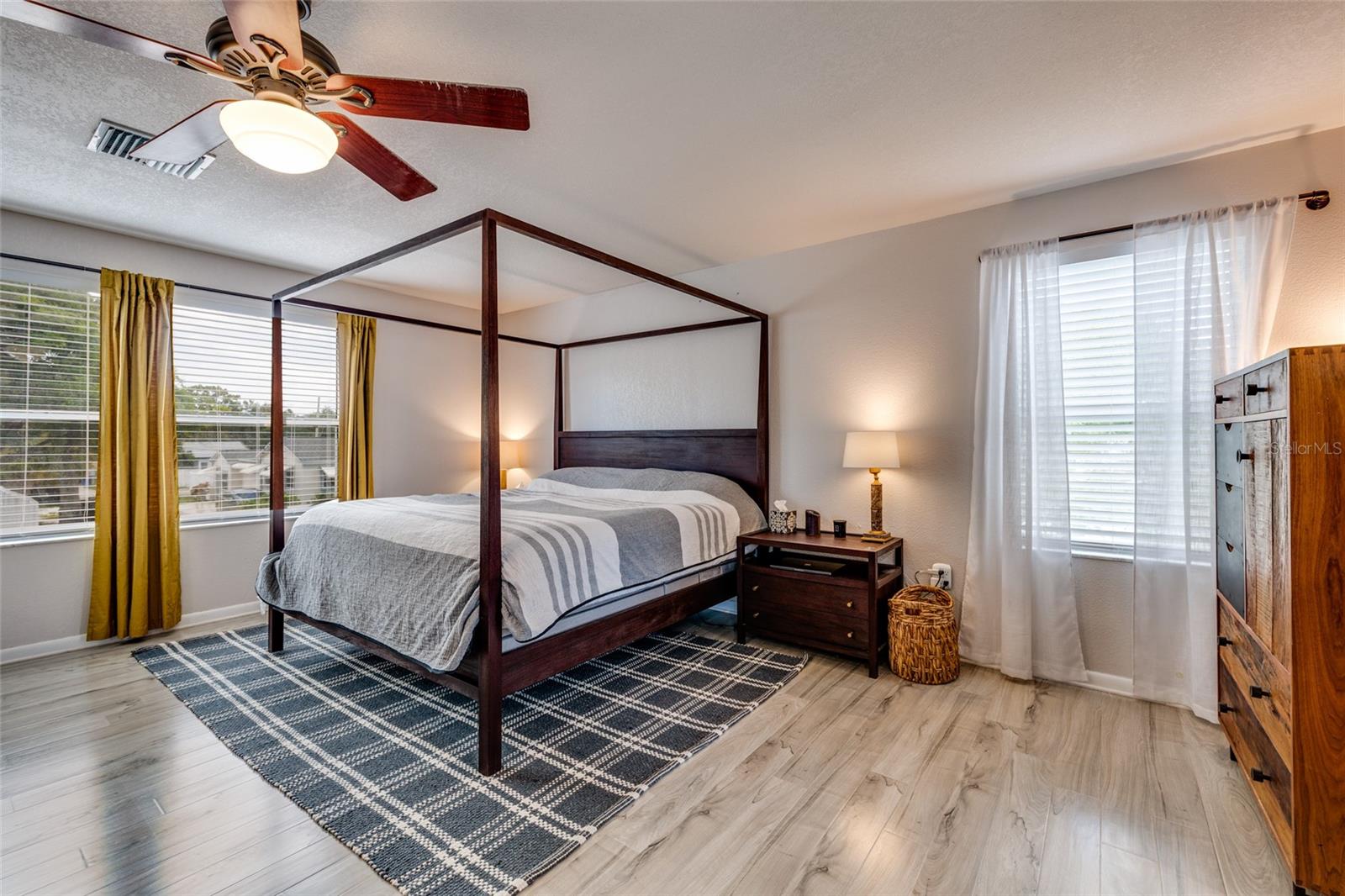 Listing photo id 20 for 5039 Dr Martin Luther King Jr Street N