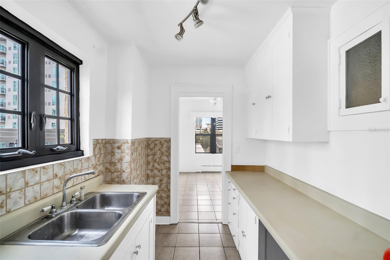 Image 10 of 51 For 130 4th Avenue N 415
