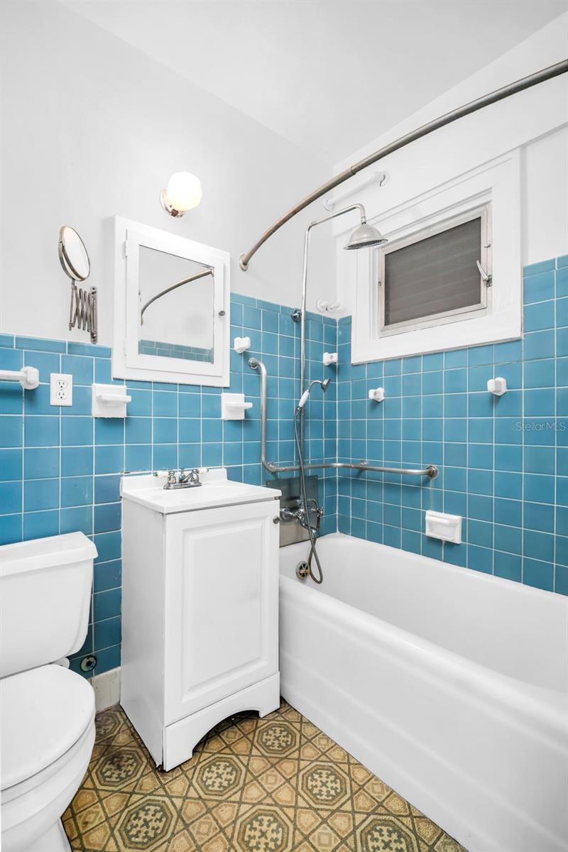 Image 12 of 51 For 130 4th Avenue N 415