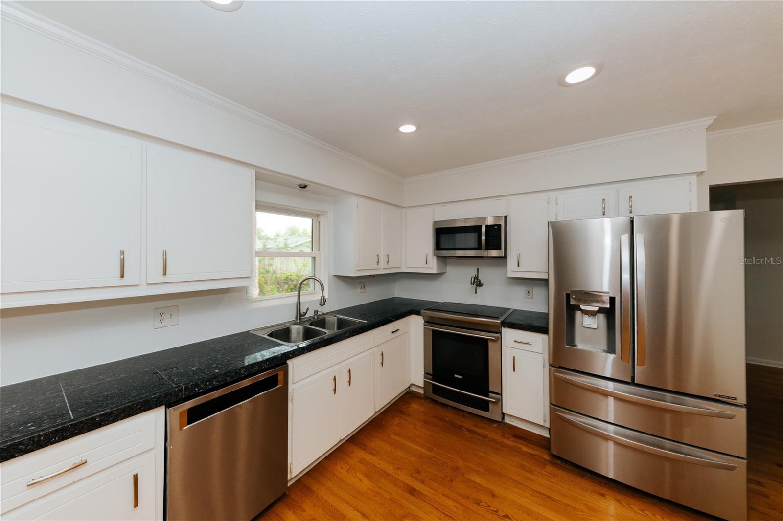 Image 27 of 54 For 14404 Brentwood Drive