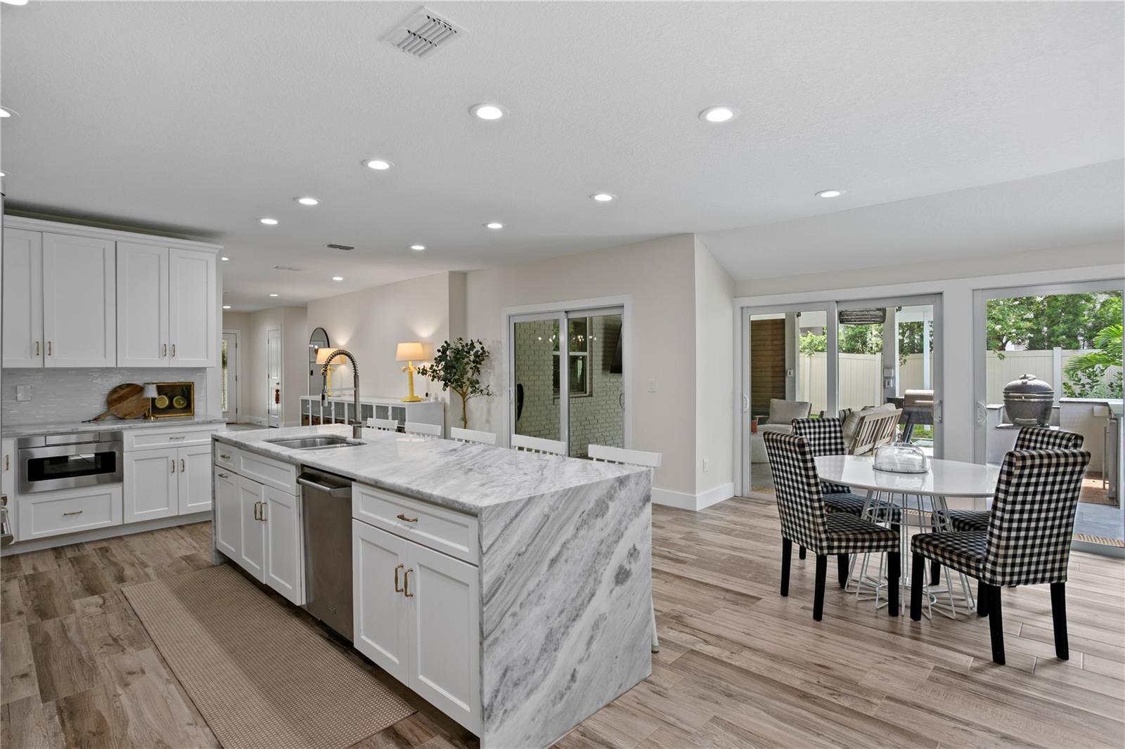 Listing photo id 8 for 3107 Watrous Avenue