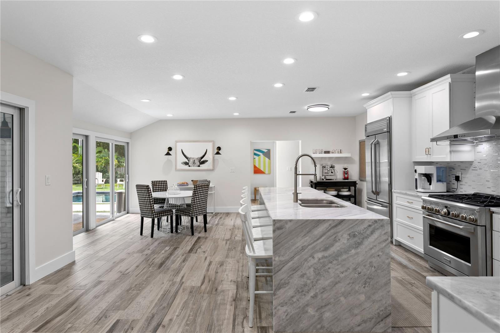 Listing photo id 9 for 3107 Watrous Avenue