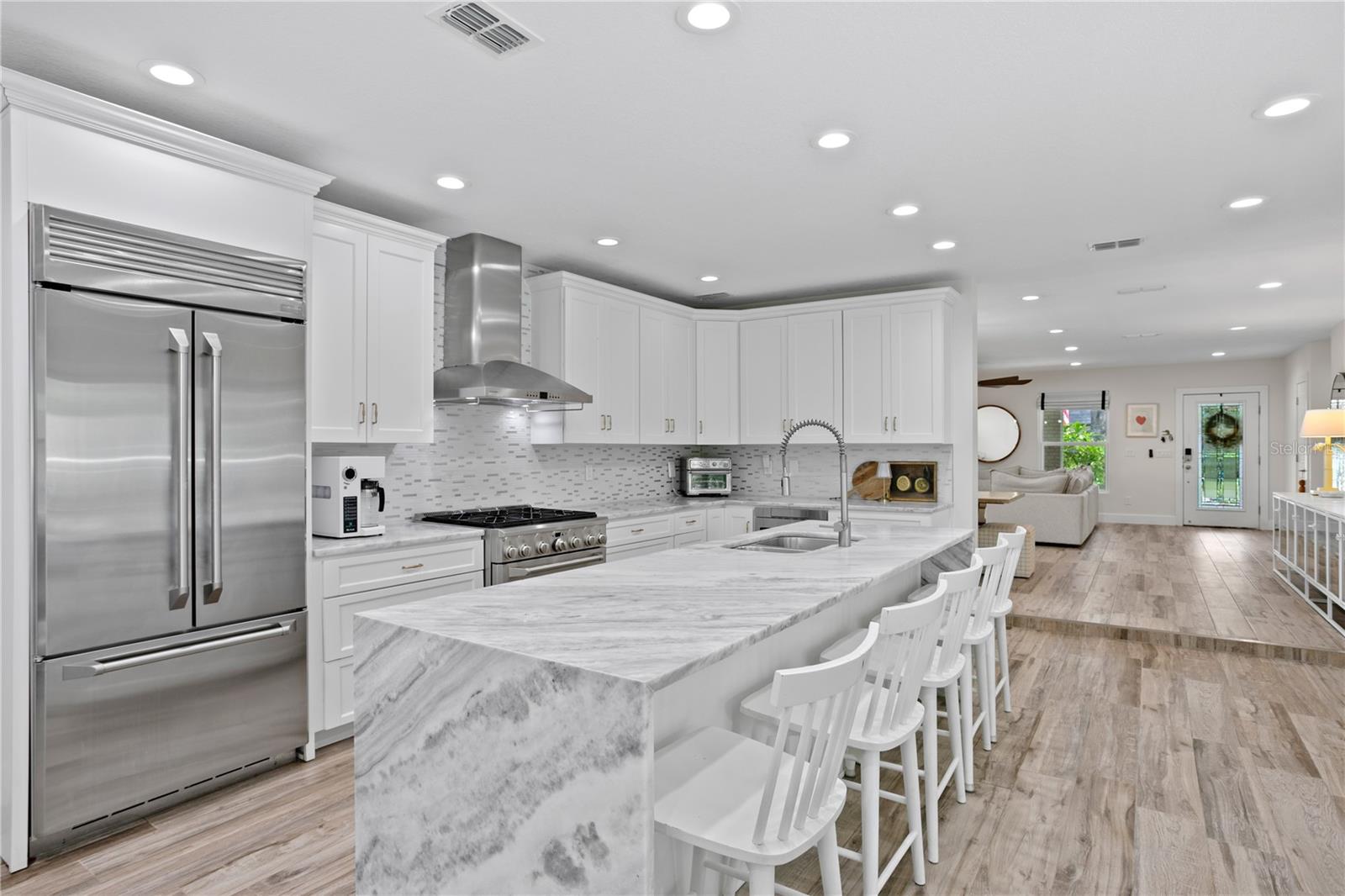 Listing photo id 10 for 3107 Watrous Avenue