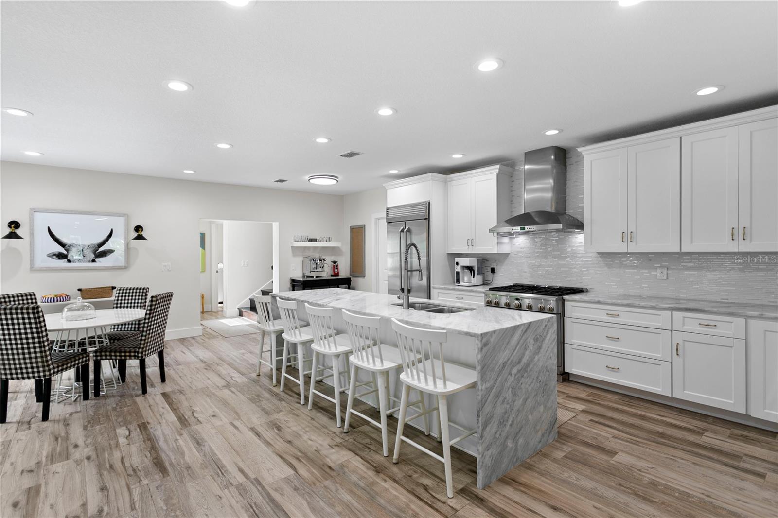 Listing photo id 11 for 3107 Watrous Avenue